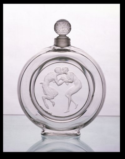 Le Baiser du Faune, čirý skleněný flakonek pro Molinard od Lalique od Rene Jules Lalique