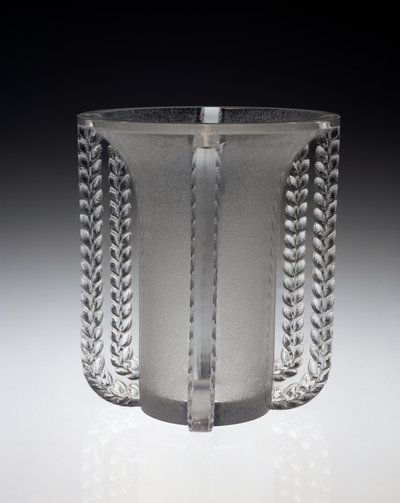 Váza "Marignane", navržená 11. května od Rene Jules Lalique