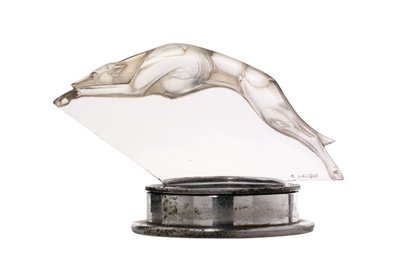 Vzácný maskot Levrier od Rene Jules Lalique