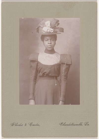 Portrét ženy, c. 1910 (foto) od Rhodes & Carter