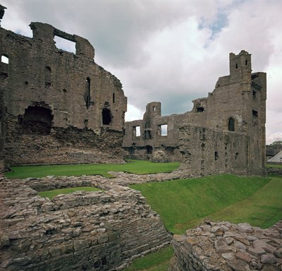 Hrad Middleham, 12. století od Robert Fitzrandolph