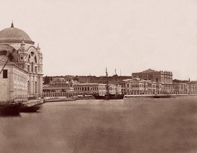 Palác a mešita Dolmabahçe od Robertson and Beato