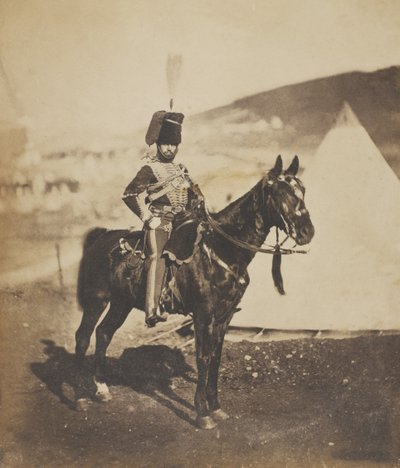 Kornet Henry John Wilkin, 11. husarský pluk (neboli pluk prince Alberta), 1855 od Roger Fenton