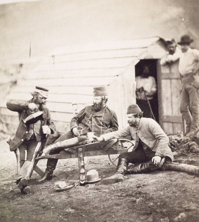 Hardships in the Camp (plukovník Lowe a kapitáni Brown a George), 1855 (tisk alba z mokrého kolodiového negativu) od Roger Fenton