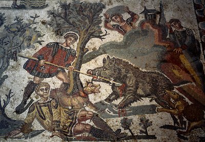 Lovec zraňuje útok kance, jeden z jeho společníků odpuzuje zvíře kopím, detail „The small love party“, 315-350 od Roman