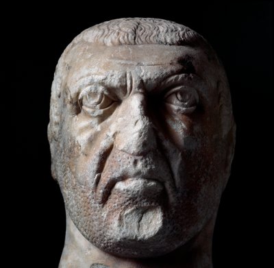 Busta Diokleciána (Gaius Aurelius Valerius Diocletianus, 245-316), římského císaře v letech 284 až 305. Mramorová socha. Chieti, Museo Archeologico od Roman