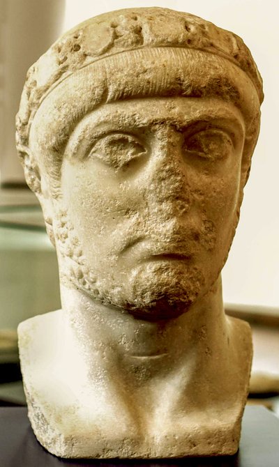 Busta císaře Gratiana od Roman
