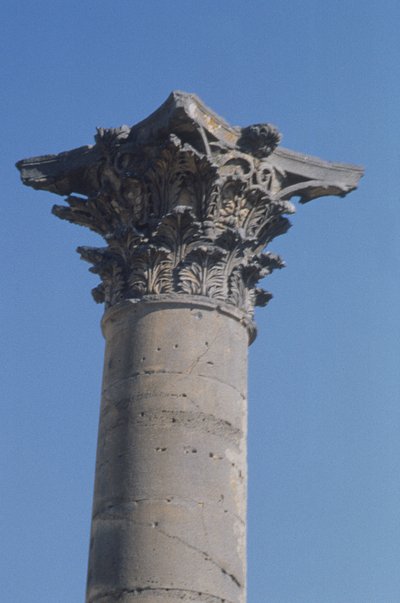 Sloup s korintskou hlavicí z nymphaea, římský, 2. stol od Roman