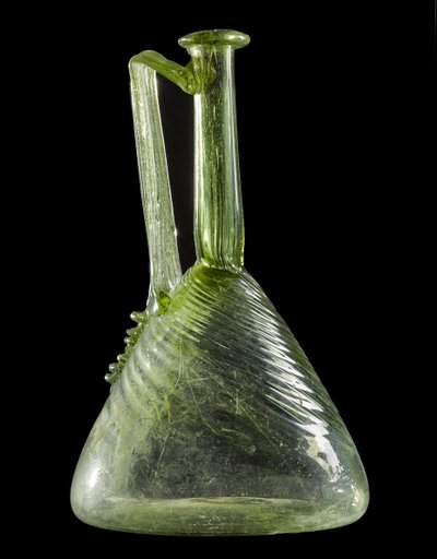 Flagon, z Brackenbraes, Turriff, Aberdeenshire (foukané zelené sklo) od Roman