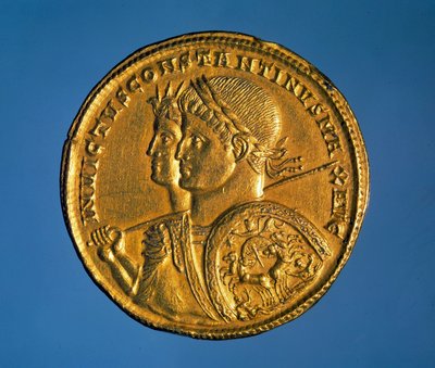 Pevná zlatá mince s podobiznou císaře Konstantina I. Velikého (280–337) od Roman
