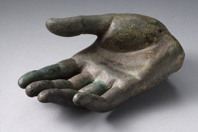 Ruka (bronz) od Roman