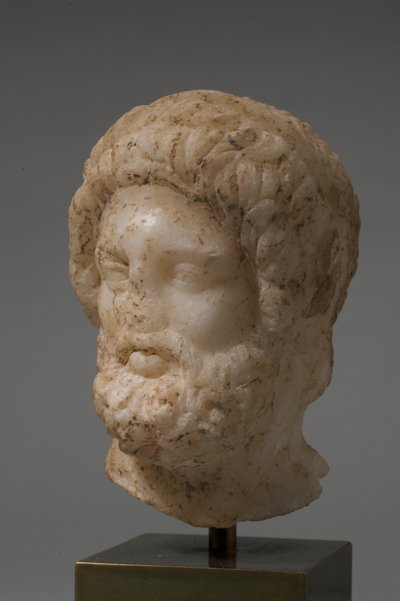 Hlava boha (mramor) od Roman
