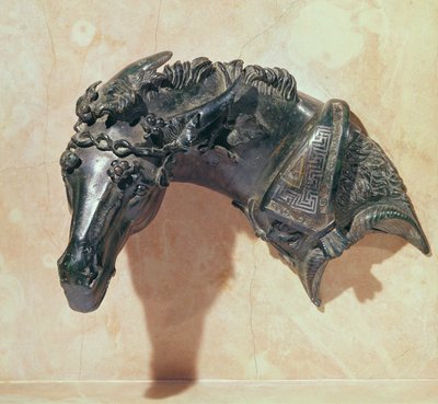 Hlava mezka korunovaná břečťanem, ozdoba z područky postele (bronz) od Roman