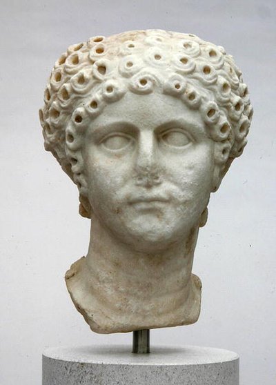 Hlava ženy, možná Agrippina Minor, kolem 50 nl (mramor) od Roman