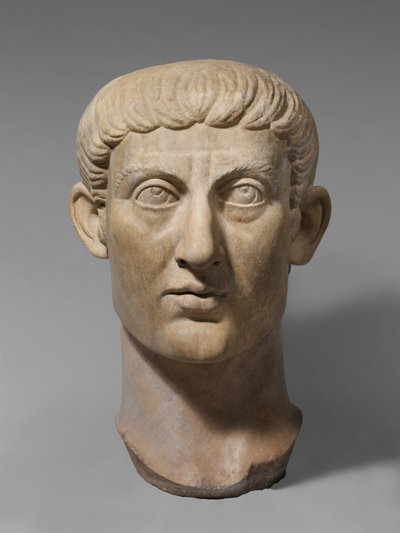 Mramorová portrétní hlava císaře Konstantina I., cca 325–370 n. l. (mramor) od Roman