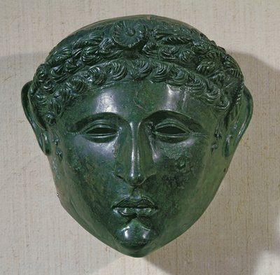 Maska z přehlídkové přilby, z Hirchova, Rumunsko (bronz) od Roman