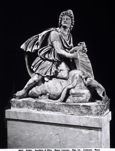 Mithra zabíjí býka (mramor) od Roman