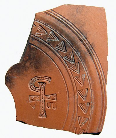 Hrnčířský úlomek s kombinací písmen tvořících zkratku pro jméno Ježíše Krista, severní Afrika, cca 4. století našeho letopočtu od Roman