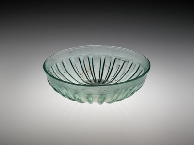 Miska z žebrovaného skla, AD 100-200 (foukané a broušené sklo) od Roman