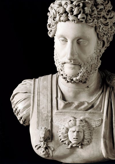 Římské umění: “” Římský císař Commodus (161-192)”” Mramorová busta – Musei Capitolini Řím – Busta císaře Commoda (161–192) – Mramorová socha – Musei Capitolini, Řím, Itálie od Roman