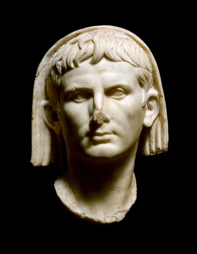 Římské umění: "hlava císaře Augusta (Caius Julius Caesar Octavianus Augustus)"" Mramorová socha - Merida, Museo Nacional de Arte Romano - Hlava římského císaře Augusta (Caius Julius Caesar Octavianus Augustus) (63 př.nl-14 n.l.) - Mramor sochařství, umění od Roman