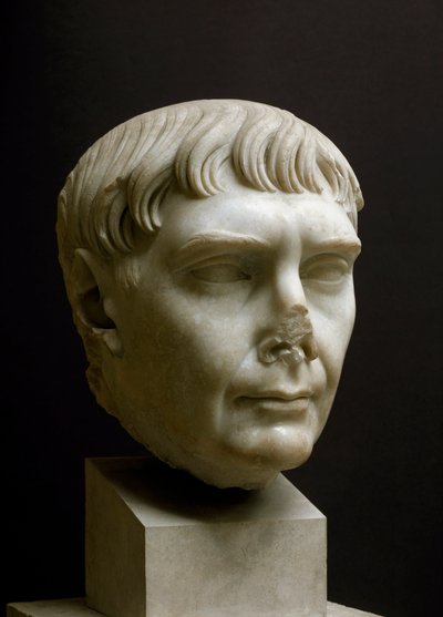 Římské umění: "" mramorová hlava císaře Traiana (Marcus Ulpius Traianus) (53-117 n. l.)"" muzeum v Ostii, Itálie - Portrét císaře Traiana (Marcus Ulpius Traianus) (53-117 n. l.) - římská mramorová socha, Imperiální věk, 2. století našeho letopočtu – Archeo od Roman
