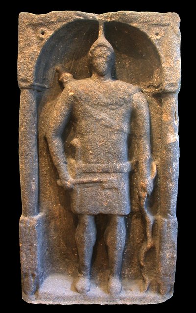 Římský náhrobek zobrazující hamianského (syrského) lučištníka, kolem 125-40 našeho letopočtu od Roman