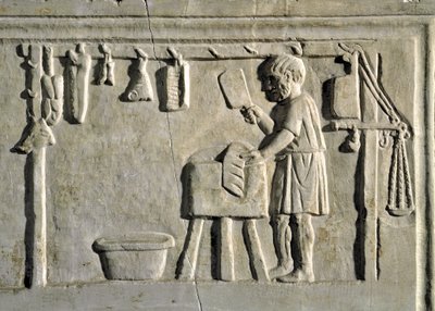Římské umění: „“ řezník ve svém obchodě““ Basreliéf, římská civilizace, 2. století n. l., Řím, Museo della Civilta Romana - Řezník pracující ve svém obchodě - Kamenný reliéf, 2. století n. l. - Řím, Museo della Civilta Romana od Roman
