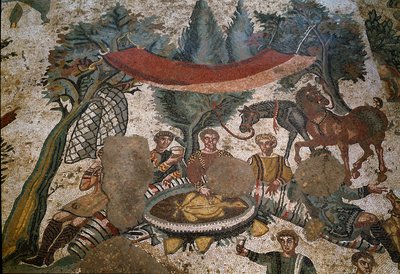 Římské umění: detail mozaiky „“Malá lovecká část““ Lovci odpočívají a obědvají v lese. 315-350 našeho letopočtu. Piazza Armerina, Villa Romana del Casale od Roman