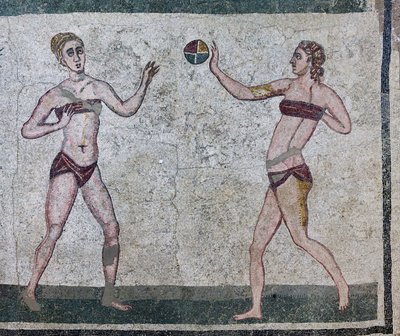 Room of the Girls zastupující atlety účastnící se atletické soutěže ve dvoudílných plavkách (mozaika) od Roman