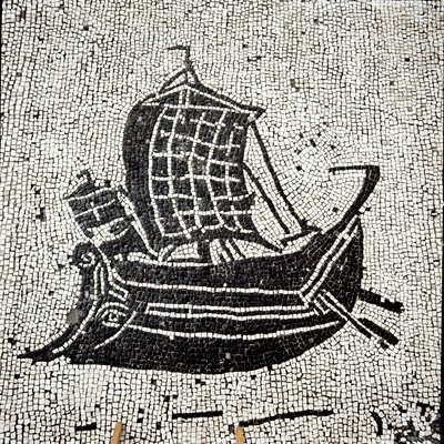 Loď Sabratha se vrací do přístavu Ostia (mozaika od Roman
