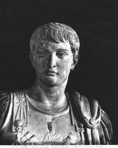 Socha mladého Nera (37-68 n. l.) c.54 (mramor) (č/b foto) (detail) od Roman