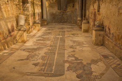 Pokoj se dvěma apsidami, podlahová mozaika, Villa Romana del Casale, Piazza Armerina, Sicílie, Itálie (foto) od Roman
