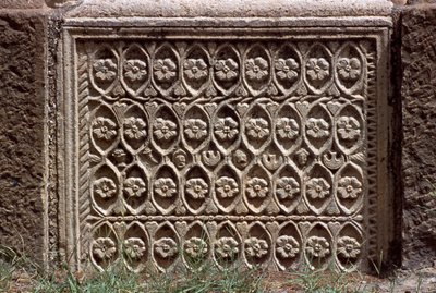 Architektonický fragment s vyřezávanou výzdobou, vrcholné císařské období (27 př. nl-395 n. l.) od Roman Imperial Period