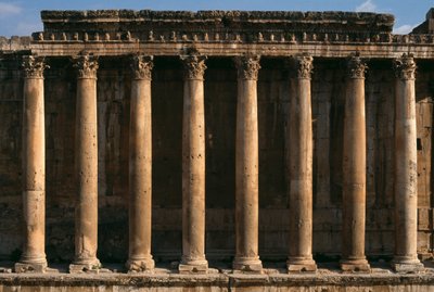 Bakchův chrám, pohled na kolonádu; Vrcholné císařské období (27 př. n. l. – 395 n. l.) od Roman Imperial Period