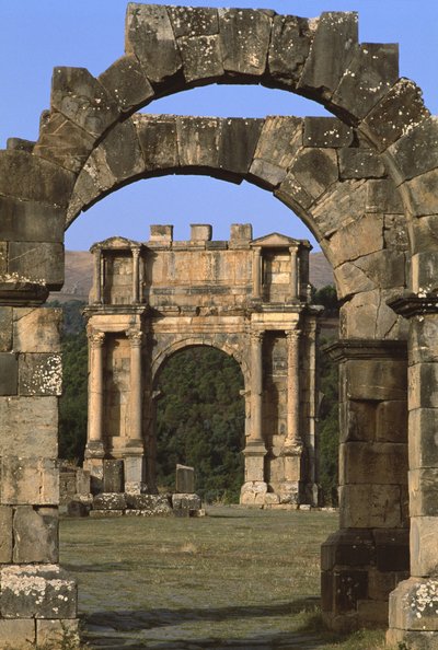 Triumfální oblouk postavený na počest císaře Caracally, vrcholné císařské období (27 př.nl-395 n.l.) od Roman Imperial Period