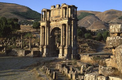 Triumfální oblouk postavený na počest císaře Caracally, vrcholné císařské období (27 př.nl-395 n.l.) od Roman Imperial Period