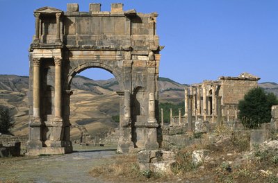 Triumfální oblouk postavený na počest císaře Caracally, vrcholné císařské období (27 př.nl-395 n.l.) od Roman Imperial Period