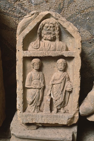 Votivní stéla zasvěcená Saturnu, vrcholné imperiální období (27 př. nl-395 n. l.) od Roman Imperial Period