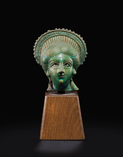 Hlava Isis-Aphrodite, asi 1. - 2. století našeho letopočtu (fajáns) od Roman Period Egyptian