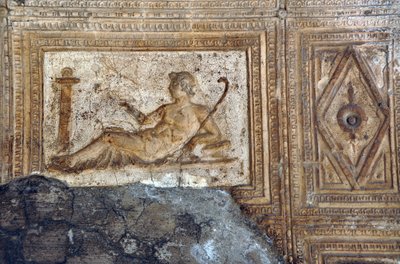Herculanum (Herculaneum, Ercolano, Italia, Italy) - basreliéf: prodloužení postavy, detail výzdoby - římské umění - Foto Patrice Cartier - od Roman Roman
