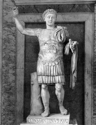 Socha císaře Konstantina (274-337 n. l.) (mramor) (černobílá fotografie) od Roman Roman
