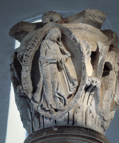 Hlavní město sboru (socha od Romanesque