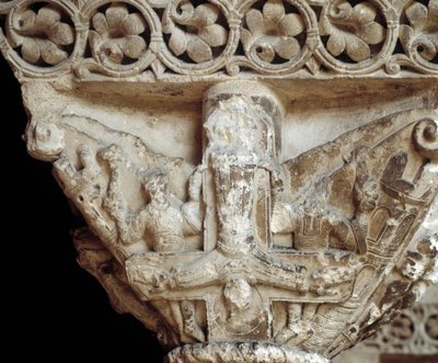 Kapitál představující svatého Petra na jeho kříži (socha od Romanesque