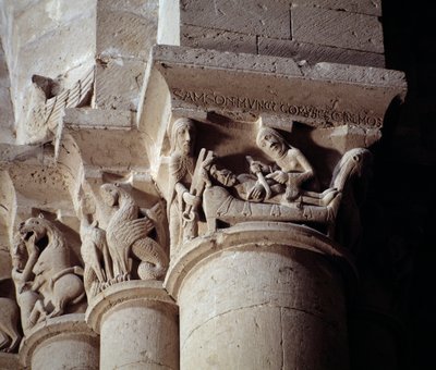 Dalila stříhala Samsonovi vlasy (vyřezávané hlavní město transeptu) od Romanesque