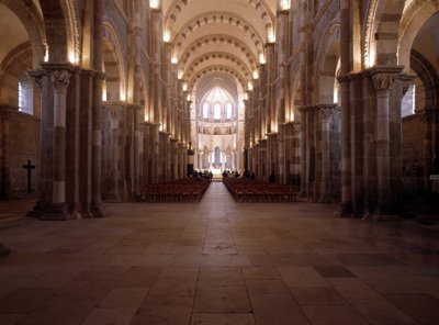 Interiér Cathedrale de Vezelay (89): Hlavní loď. od Romanesque