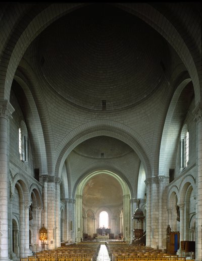 Vnitřní pohled na Cathedrale Saint Pierre (Saint Pierre) od Romanesque