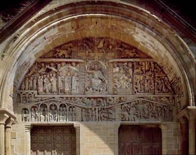 Románské umění: Tympan vytesaný představující poslední soud, napravo od Krista Ráj, nalevo chaos pekla. Socha (1130-1140) opatského kostela Sainte Foy (Sainte-Foy) v Conques (Aveyron), Francie. od Romanesque