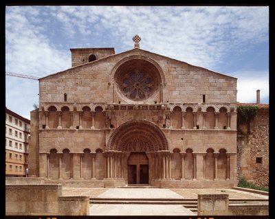Románské umění: pohled na kostel sv. Dominika (Iglesia de Santo Domingo, kostel sv. Dominika) 12. století Soria, Španělsko od Romanesque
