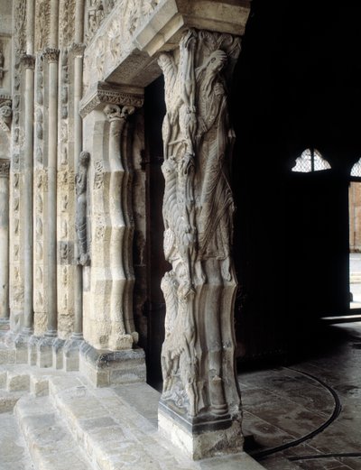 Trumeau (vyřezávaný od Romanesque